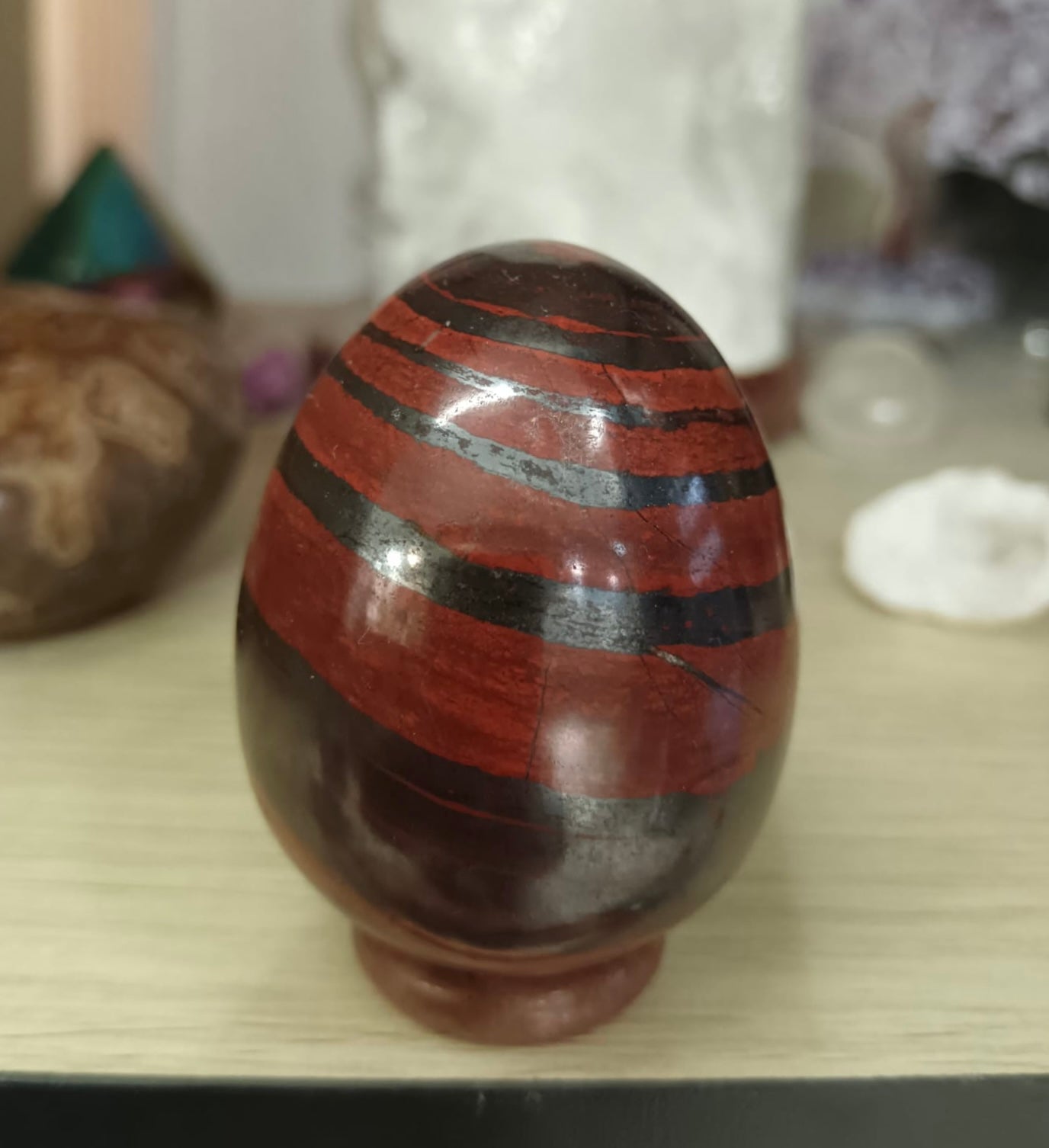 Œuf en Jaspe Hématite