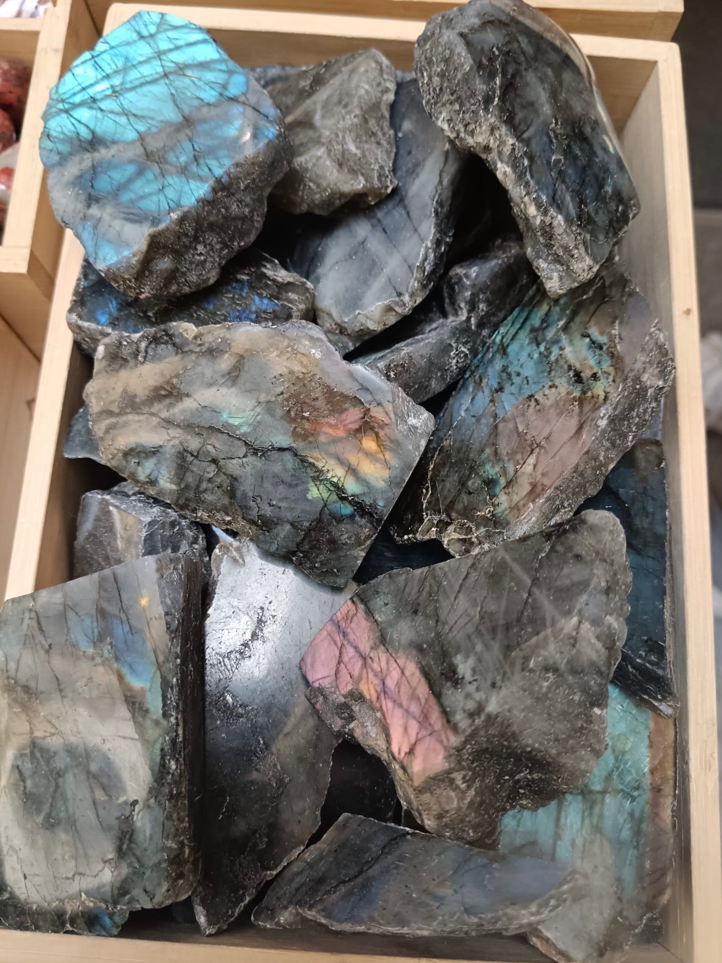 Labradorite brute