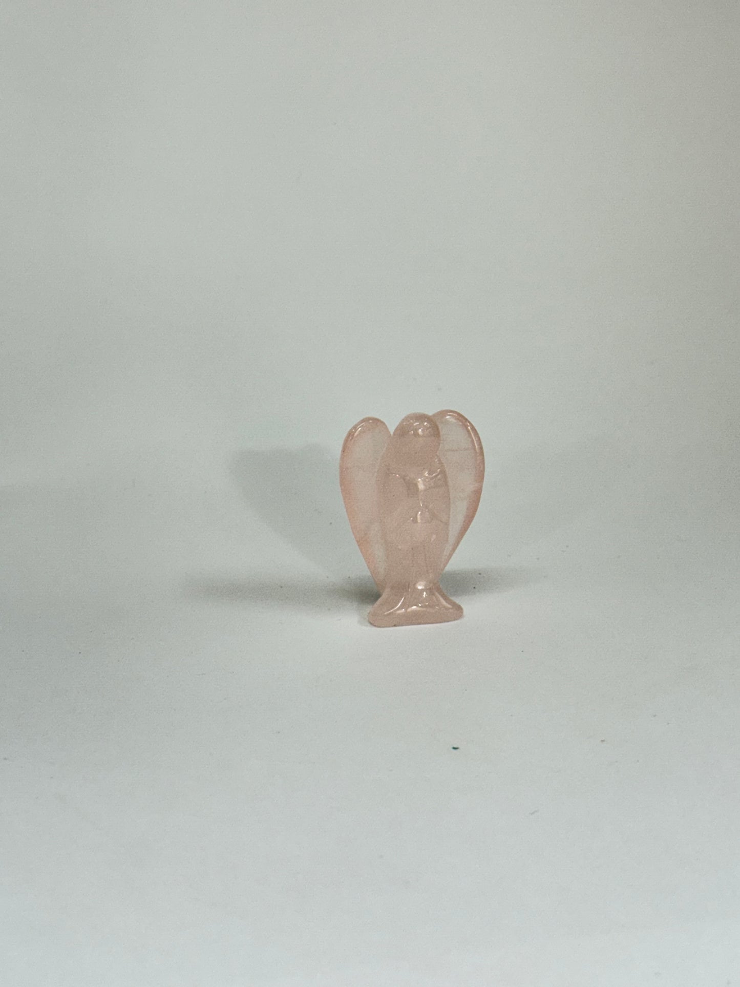 Ange en Quartz Rose – Figurine en pierre naturelle