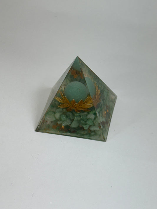 Pyramide orgonite – Aventurine verte & Harmonie du cœur