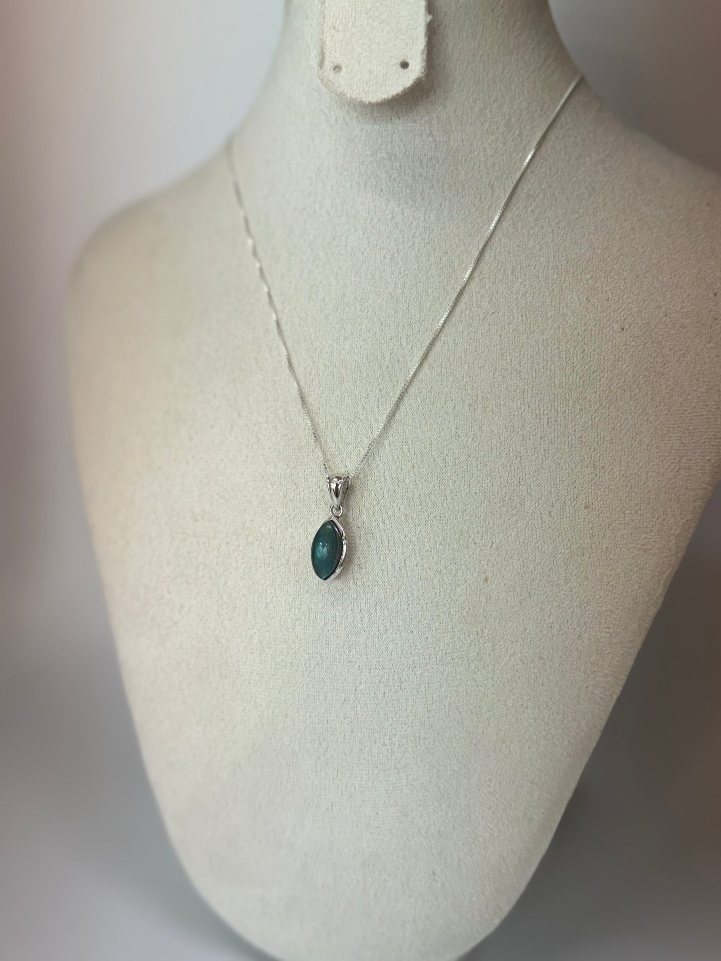 Pendentif Aventurine Verte – Élégance simple et vertus apaisantes