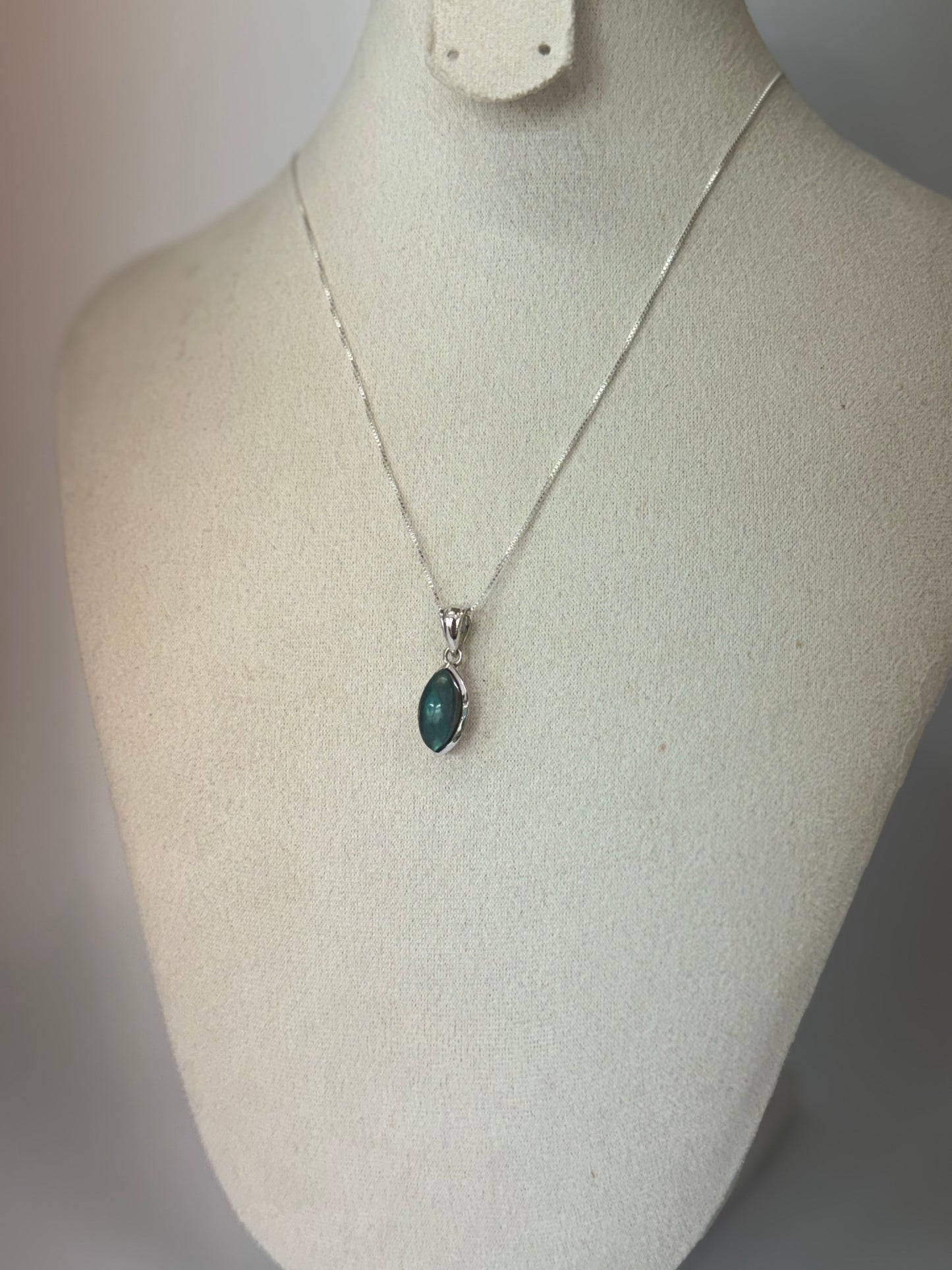 Pendentif Aventurine Verte – Élégance simple et vertus apaisantes