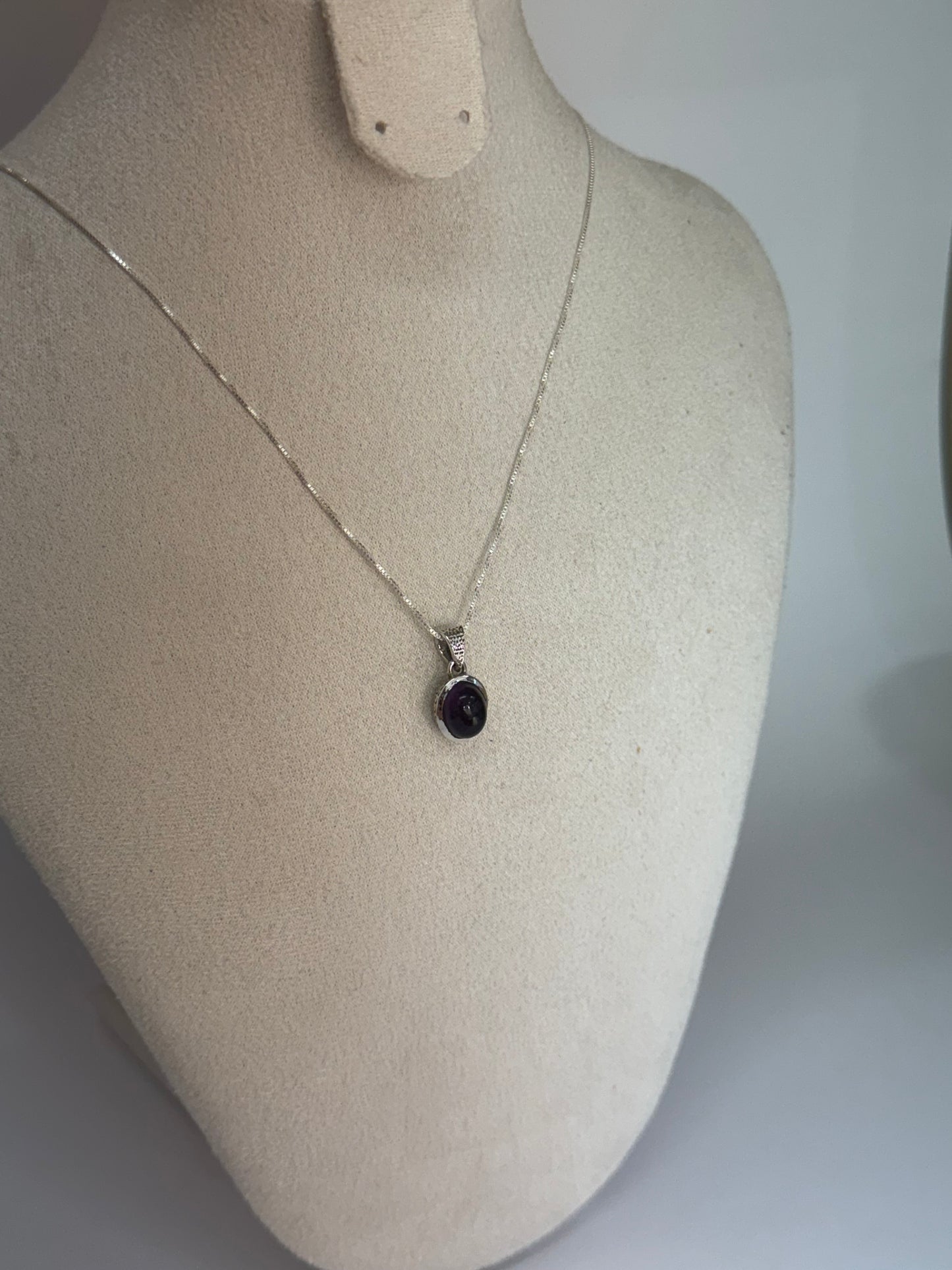 Pendentif en Améthyste – Élégance & Équilibre
