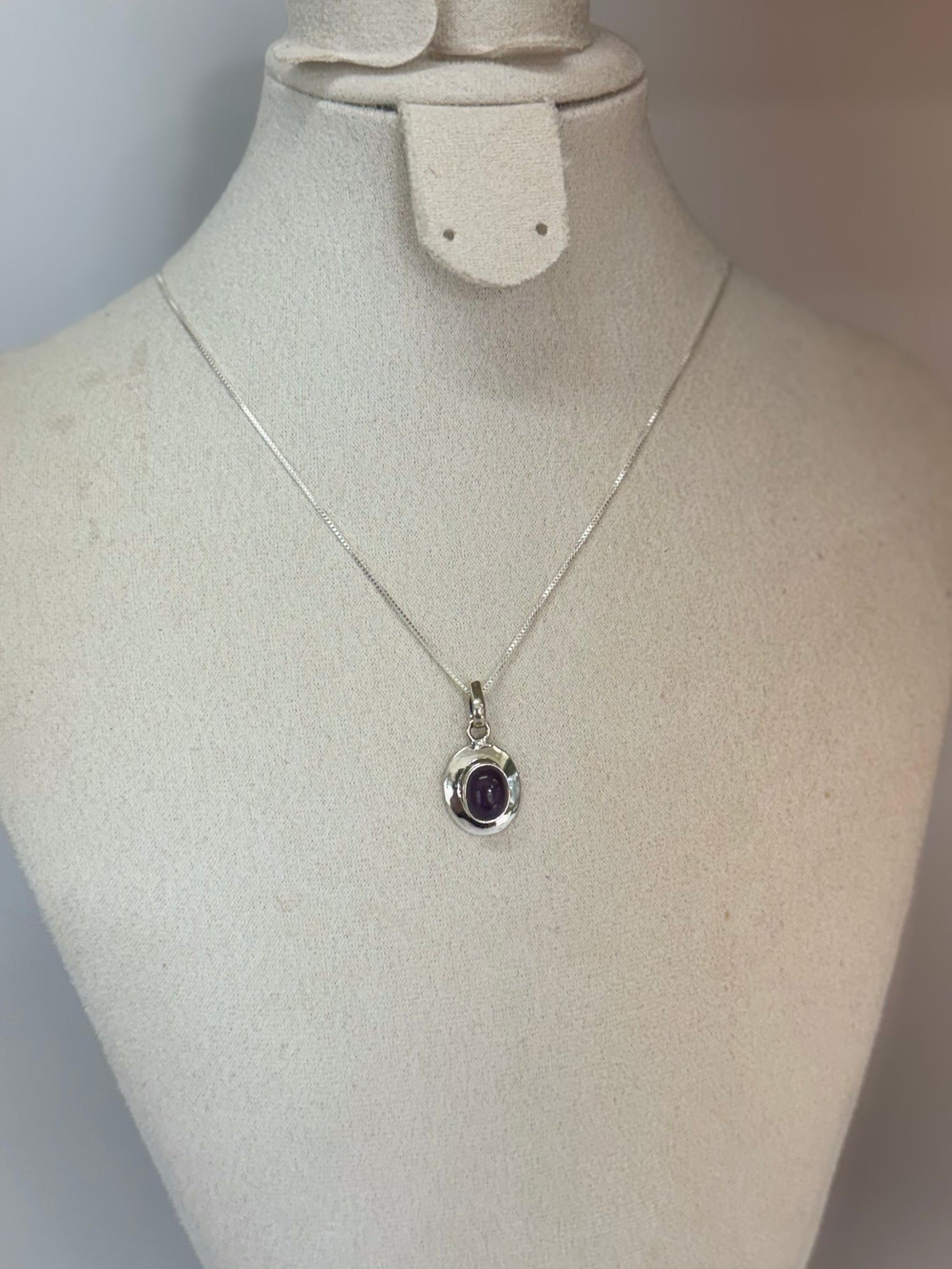 Pendentif Améthyste – Design Contemporain en Argent