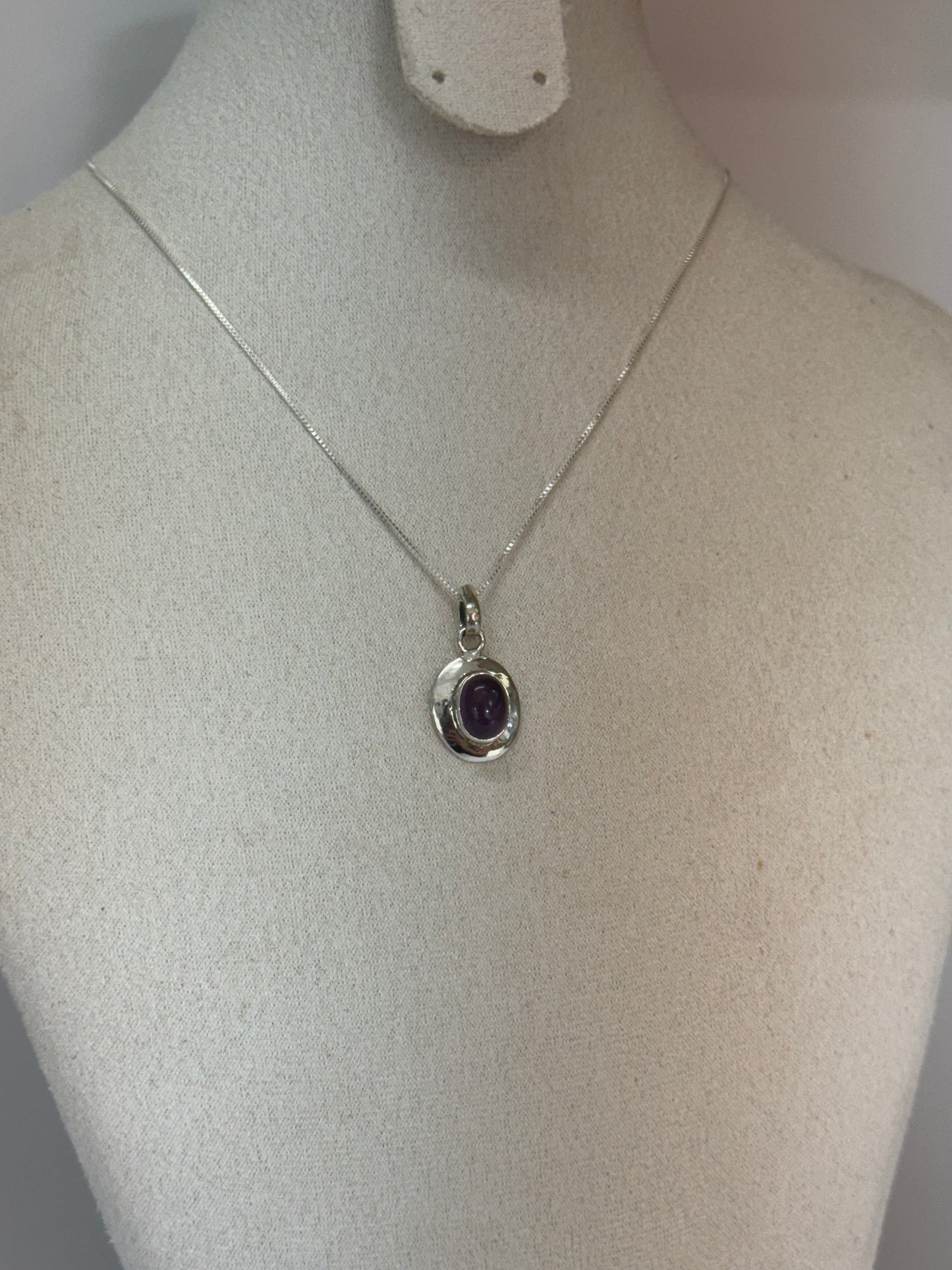 Pendentif Améthyste – Design Contemporain en Argent