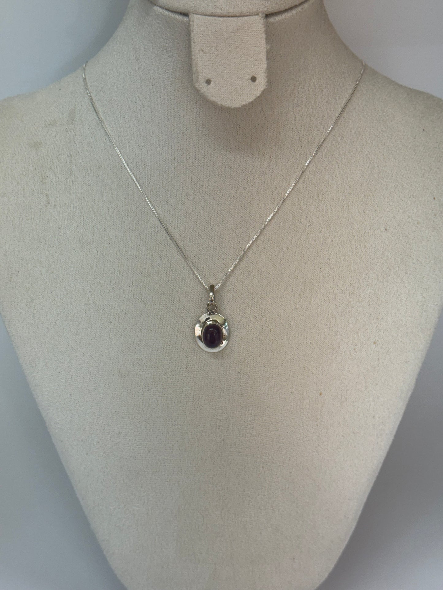 Pendentif Améthyste – Design Contemporain en Argent