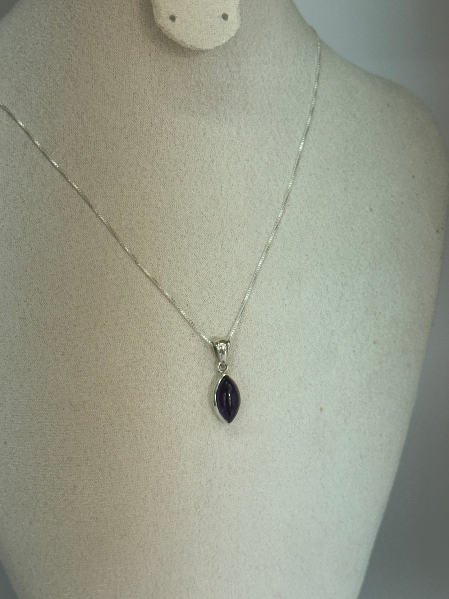 Pendentif Améthyste – Élégance en Forme de Navette