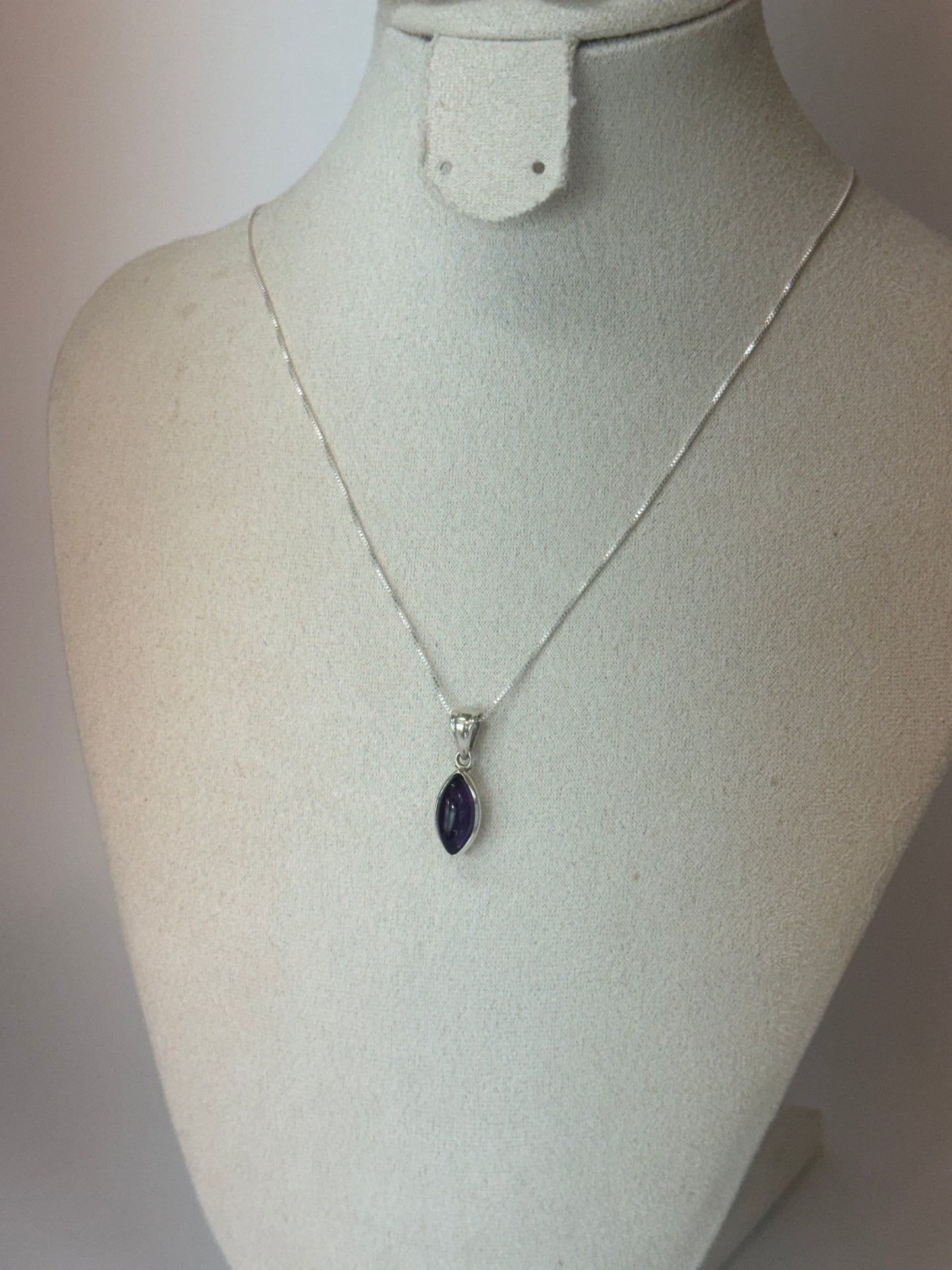 Pendentif Améthyste – Élégance en Forme de Navette