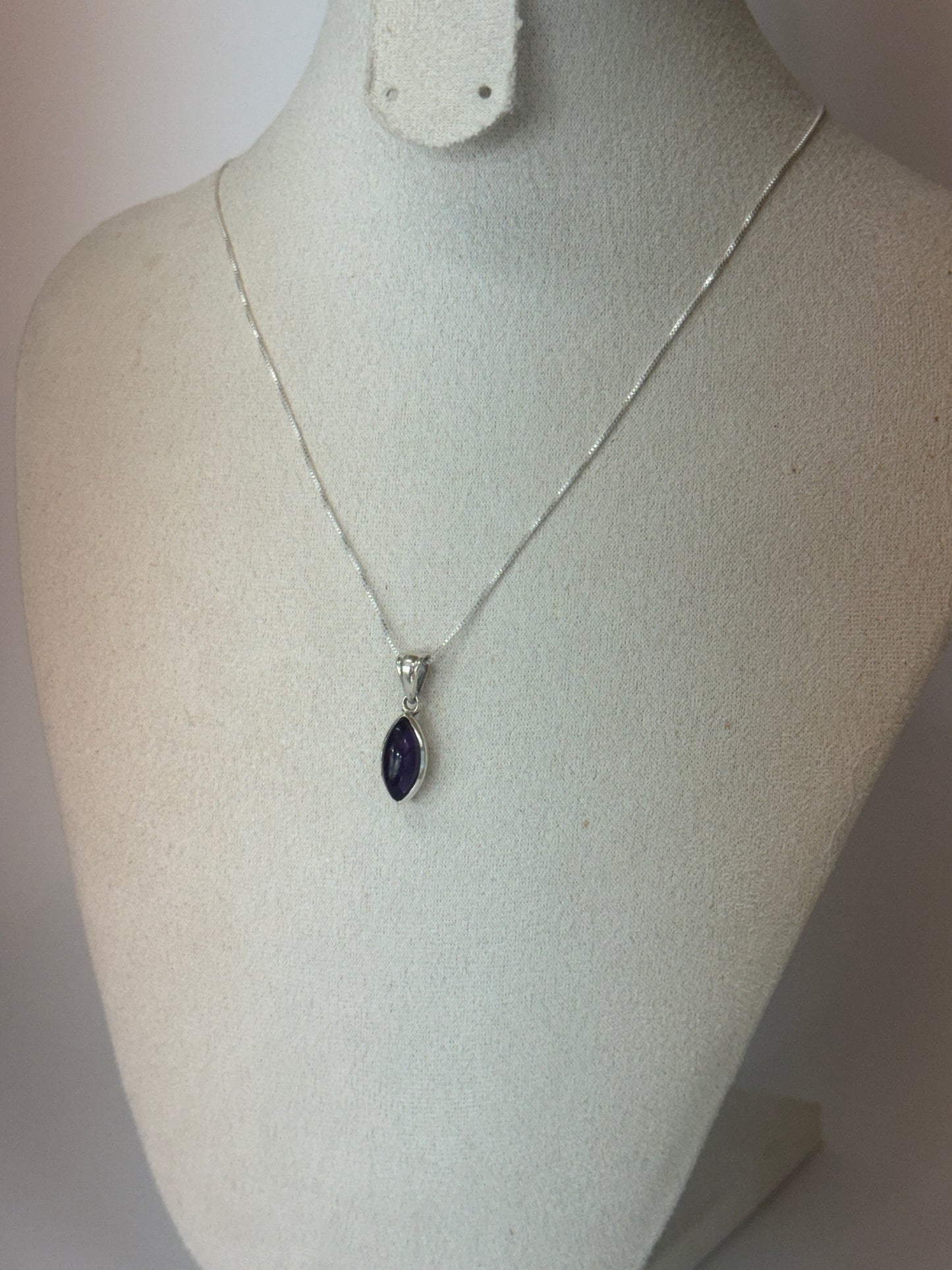 Pendentif Améthyste – Élégance en Forme de Navette