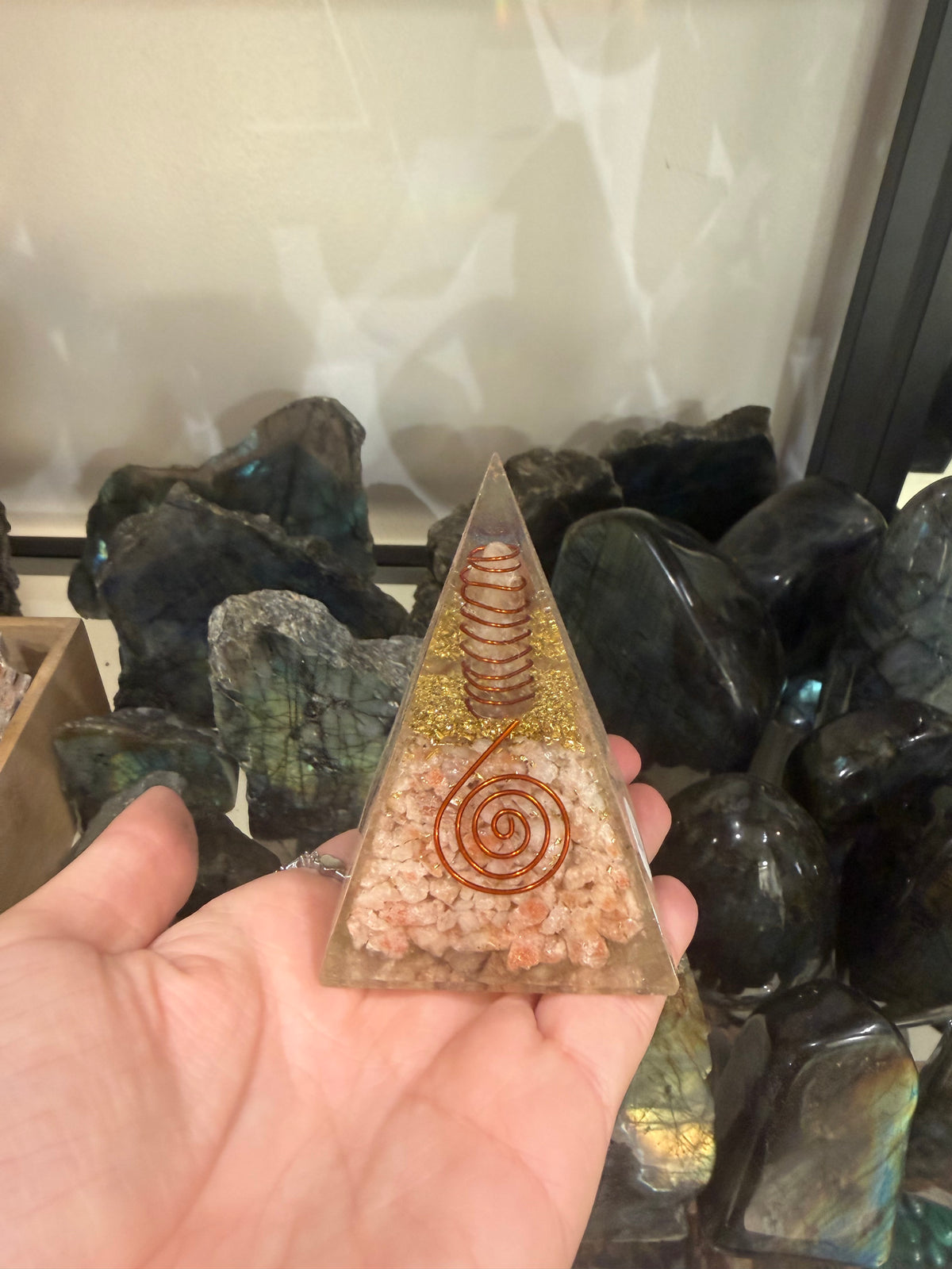 Pyramide rose et dorée